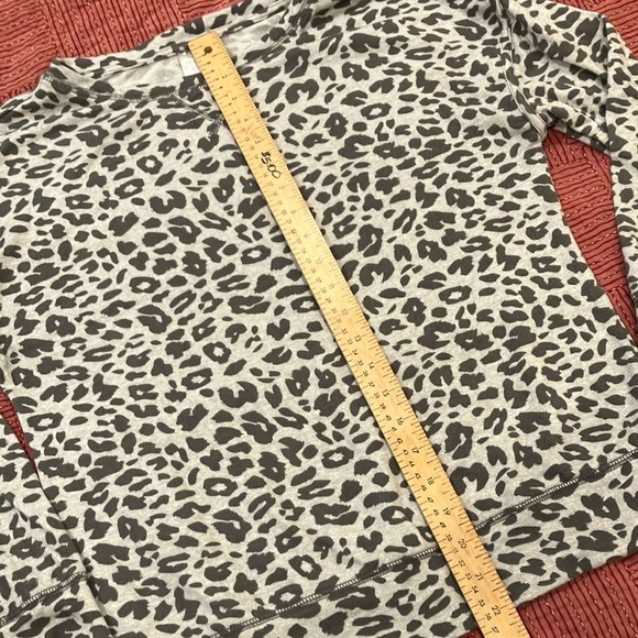 3/4 length sleeve Crew Neck Leopard Print Sweater - Picture 6 of 12